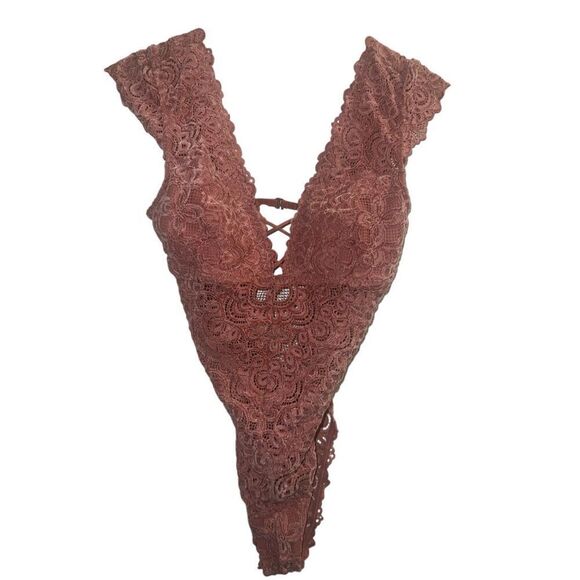 ✨Gilly Hicks Cheni Velvet Lace Cap-Sleeve Cheeky Pink Sz Small Bodysuit✨ - Picture 4 of 8